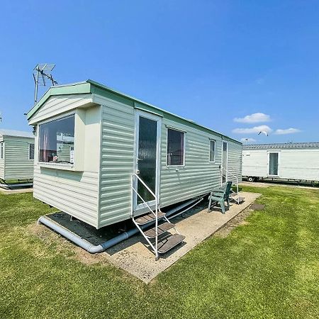 6 Berth Caravan For Hire At Martello Beach Holiday Park In Essex Ref 29017Y Hotel Clacton-on-Sea Exterior foto
